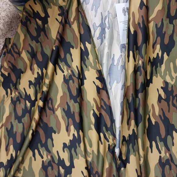 3039 Size XL Shawl Vest In Green and Black Camouflage With Lace Trim. - Picture 3 of 6